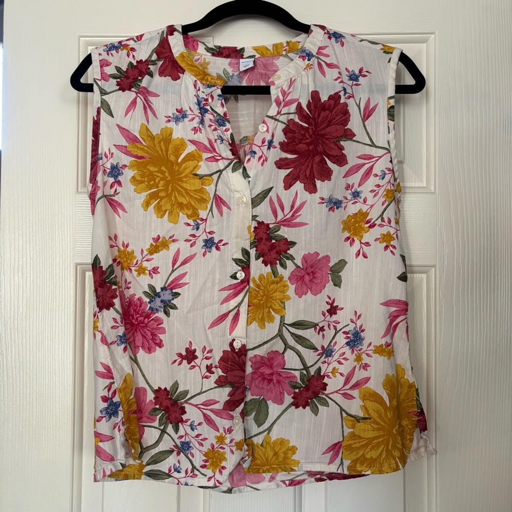 Old Navy Floral Sleeveless Button-Front Cocoon Top
